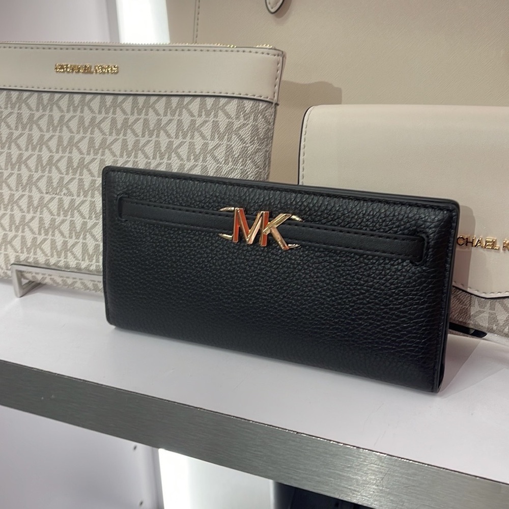 MICHAEL KORS
Reed Large Pebbled Leather Snap Wallet
Style# 35S3G6RE3L
Black 
NWT - Picture 3 of 16